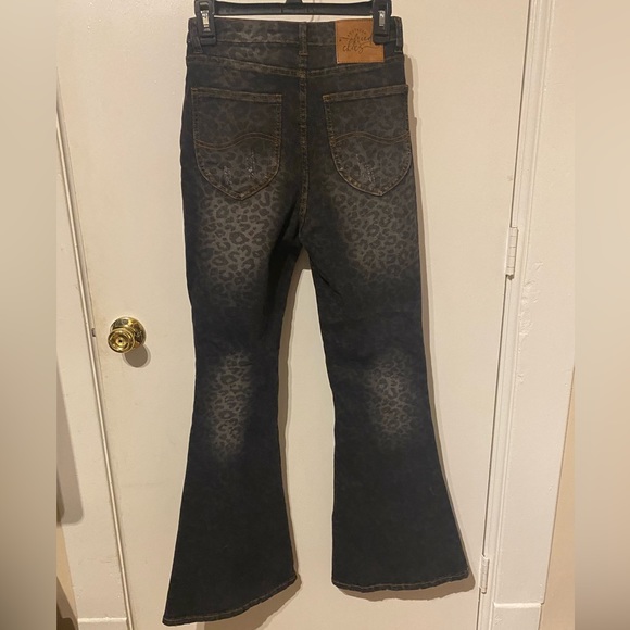 Faded black leopard print jeans. Size 4/26 never worn - Picture 2 of 7